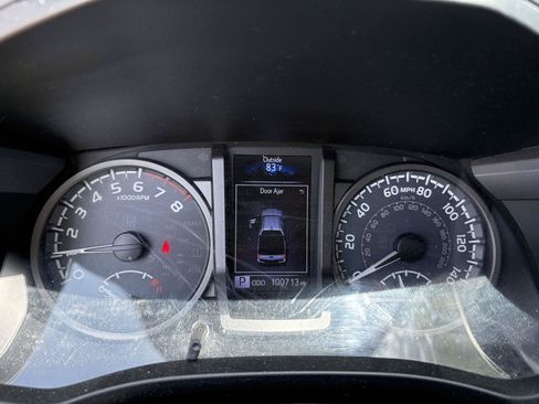 Used 2019 Toyota Tacoma TRD Sport AWD/4WD image 10