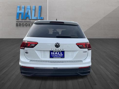 Certified 2023 Volkswagen Tiguan SE w/ Panoramic Sunroof Package AWD/4WD image 5