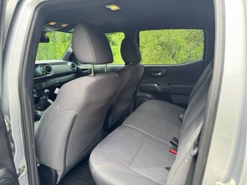 Used 2019 Toyota Tacoma TRD Off-Road AWD/4WD image 12