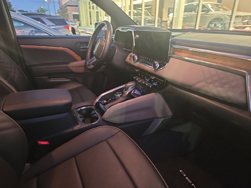 Used 2025 GMC Canyon Denali AWD/4WD image 2