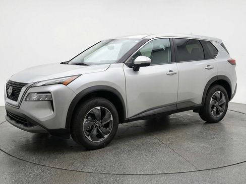 Used 2025 Nissan Rogue SV image 3