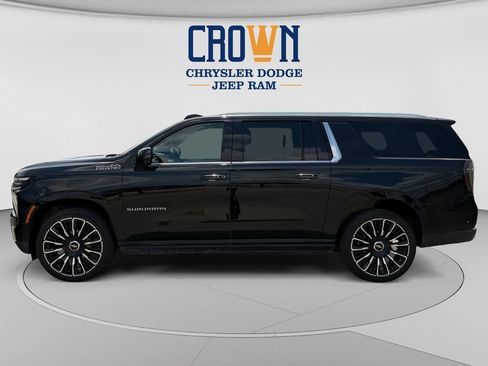 Used 2025 Chevrolet Suburban High Country AWD/4WD image 6