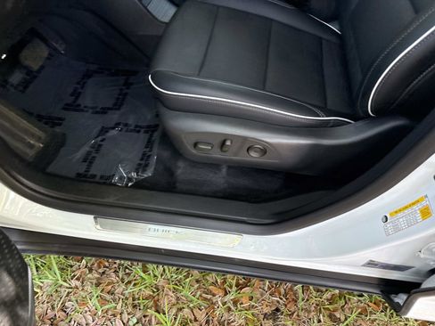 Used 2025 Buick Enclave Preferred FWD image 23