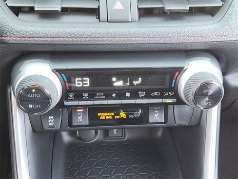 Used 2021 Toyota RAV4 SE image 14