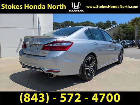 Used 2017 Honda Accord Touring image 3