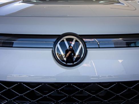New 2026 Volkswagen Tiguan SE R-Line FWD image 10