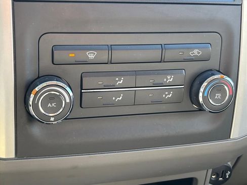 Used 2019 Nissan Frontier SV image 18