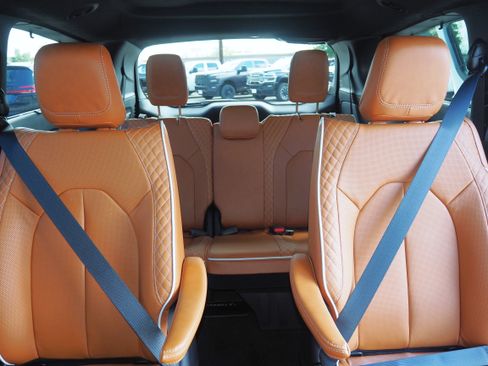 New 2026 Chrysler Pacifica Pinnacle image 17