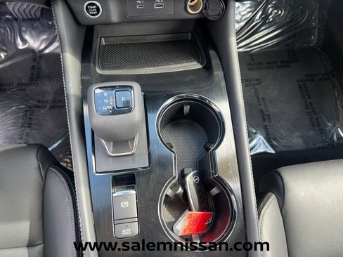 Used 2023 Nissan Rogue SL AWD/4WD image 10