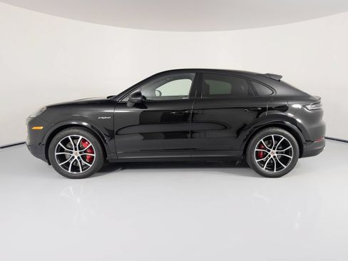 Certified 2025 Porsche Cayenne S AWD/4WD image 2