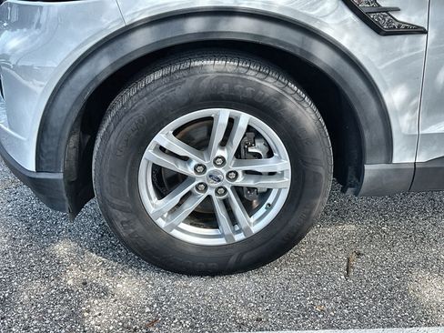 Used 2020 Ford Explorer XLT w/ Equipment Group 202A RWD image 13