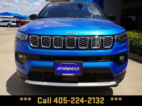 Used 2025 Jeep Compass Limited AWD/4WD image 3