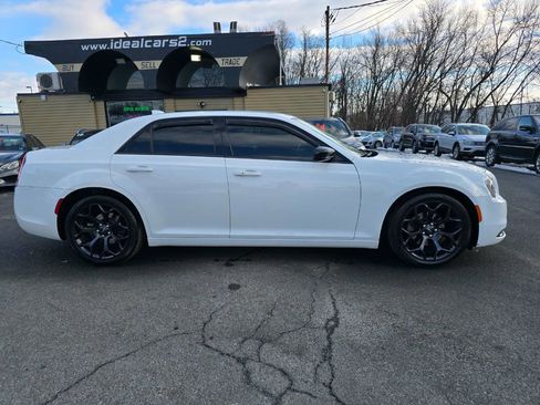 Used 2019 Chrysler 300 Touring w/ Sport Appearance Package image 2