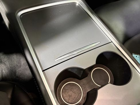 Used 2022 Tesla Model Y Performance image 15