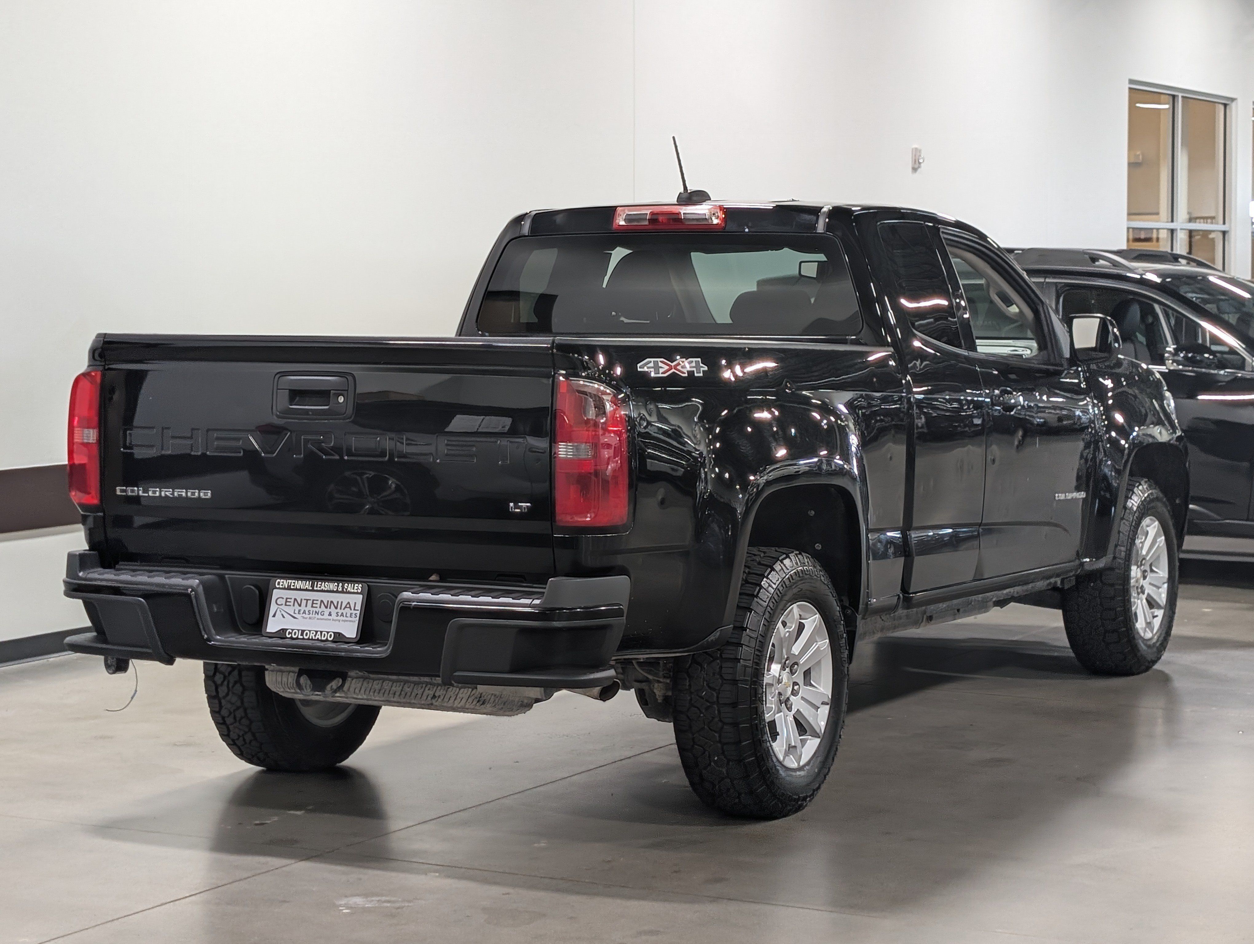 Used 2022 Chevrolet Colorado LT AWD/4WD image 3