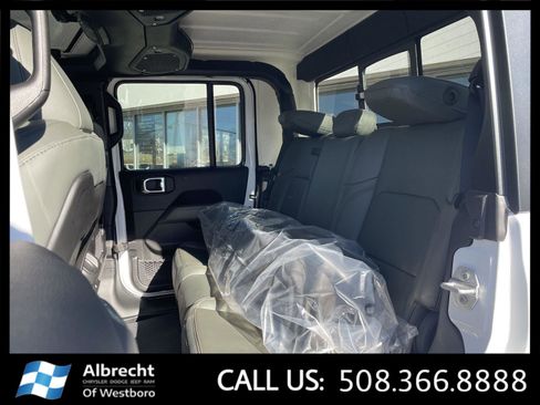 New 2026 Jeep Gladiator Mojave w/ Safety Group AWD/4WD image 12