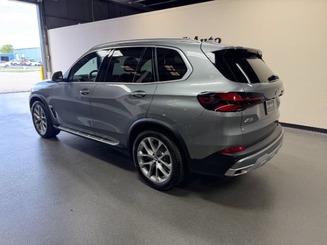 Used 2026 BMW X5 xDrive40i w/ Premium Package AWD/4WD image 2