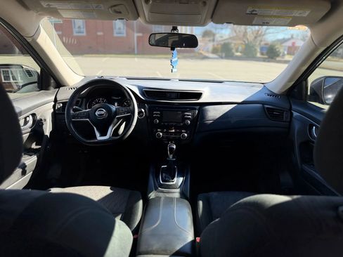 Used 2017 Nissan Rogue SV FWD image 14