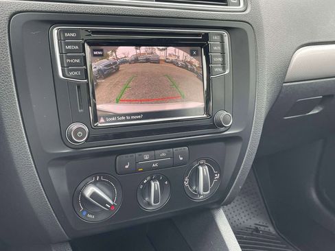 Used 2017 Volkswagen Jetta SE image 28