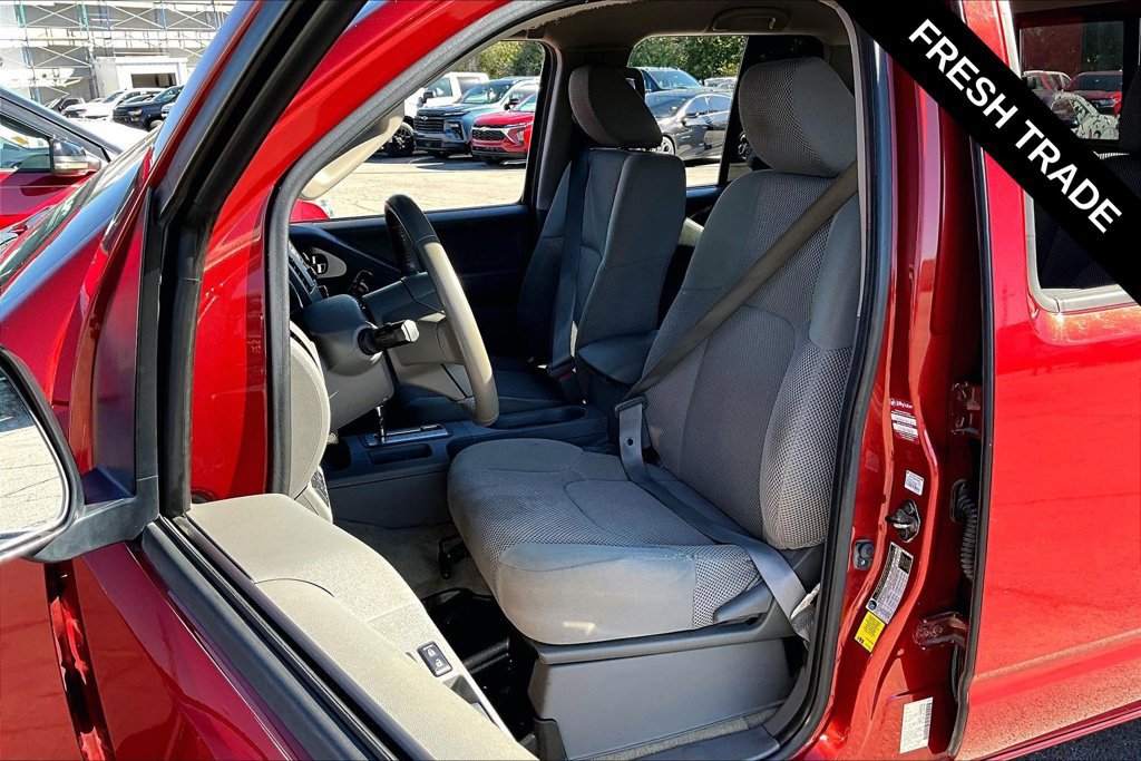 Used 2016 Nissan Frontier SV w/ SV Value Truck Package AWD/4WD image 6