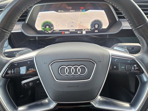 Used 2020 Audi e-tron Premium Plus image 27