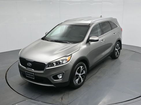 Used 2017 Kia Sorento EX image 35