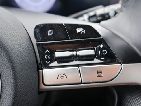 Used 2025 Hyundai Elantra Limited FWD image 13