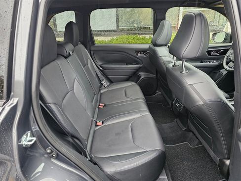 Certified 2025 Subaru Forester Limited image 13