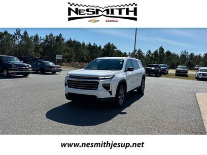 Used 2025 Chevrolet Traverse LT