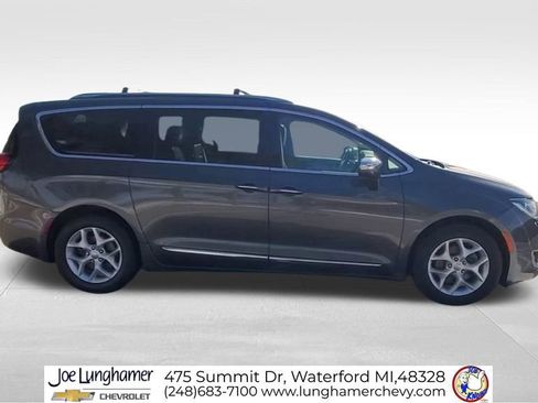 Used 2020 Chrysler Pacifica Limited image 9