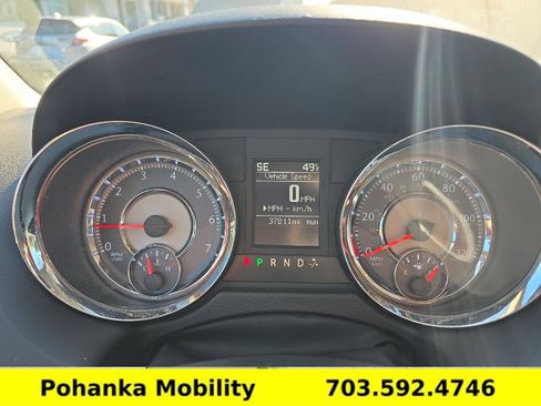 Used 2013 Chrysler Town & Country Touring image 14