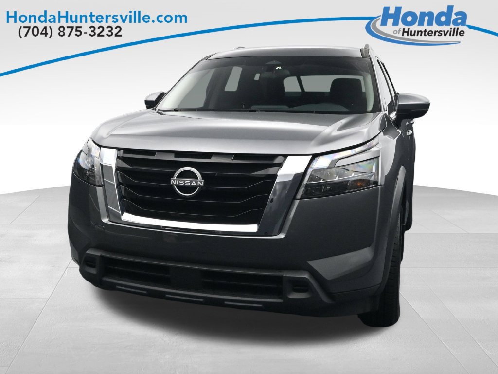 Used 2024 Nissan Pathfinder SV FWD image 2