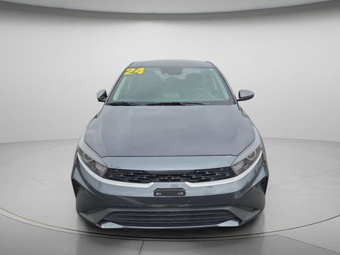 Used 2024 Kia Forte LXS FWD image 4
