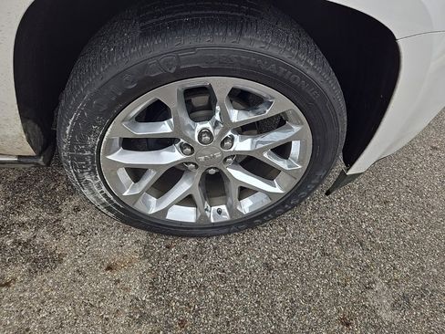 Used 2020 GMC Yukon Denali w/ Denali Premium Package image 11