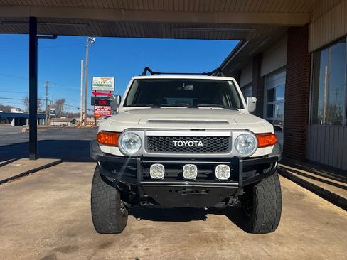 Used 2014 Toyota FJ Cruiser 4WD image 2