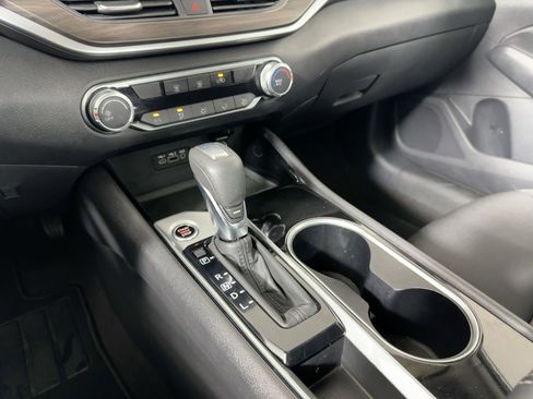 Used 2024 Nissan Altima 2.5 SV image 17