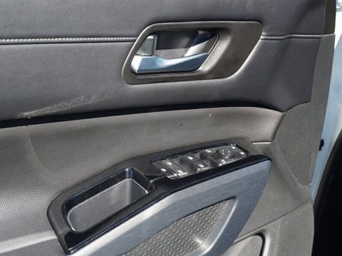 Certified 2024 Nissan Pathfinder SL image 26