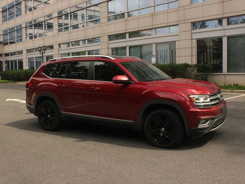 Used 2018 Volkswagen Atlas SEL FWD image 2
