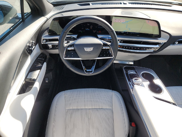 Used 2025 Cadillac Lyriq Luxury RWD image 11