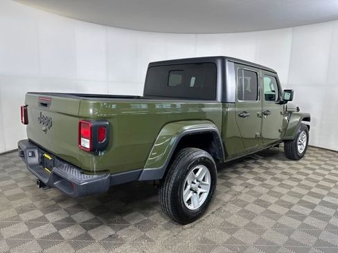 Used 2022 Jeep Gladiator Sport image 3