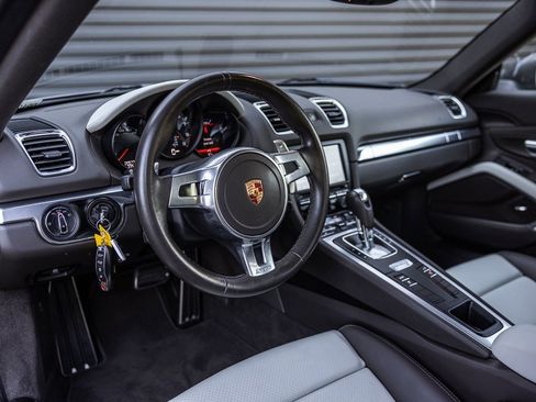 Certified 2016 Porsche Cayman image 4