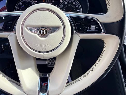 Used 2019 Bentley Bentayga image 20