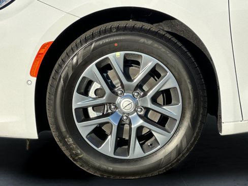 New 2026 Chrysler Pacifica Pinnacle image 27