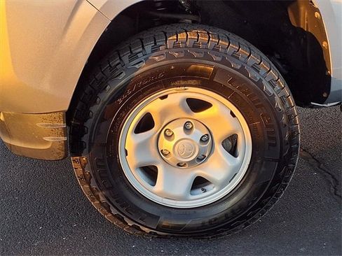 Used 2019 Toyota Tacoma SR image 19