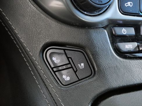 Used 2018 Chevrolet Suburban Premier image 29