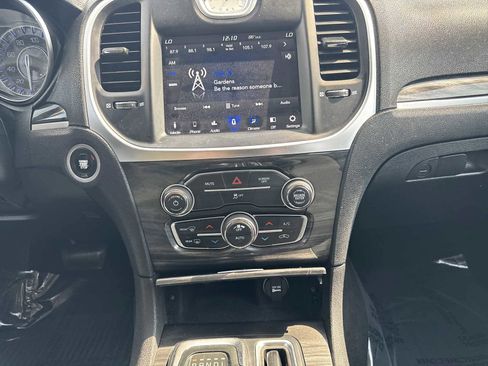 Used 2018 Chrysler 300 Touring image 25