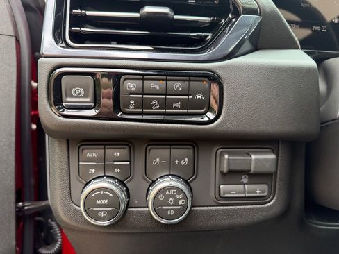New 2026 GMC Yukon AT4 AWD/4WD image 12