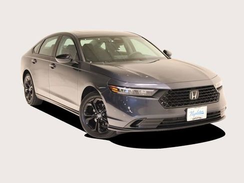 Used 2025 Honda Accord SE image 2
