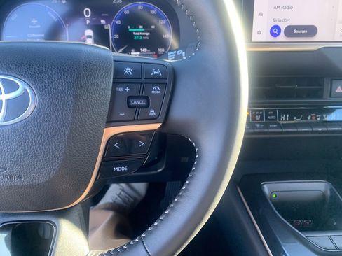 Used 2025 Toyota Crown Signia XLE image 21