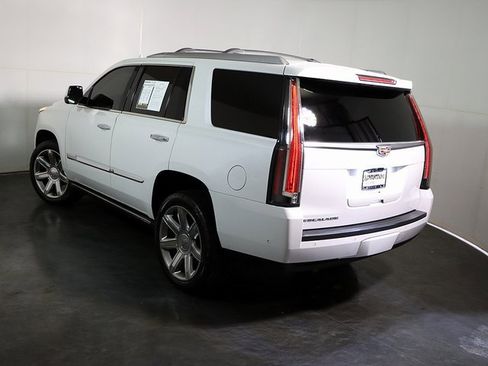 Used 2019 Cadillac Escalade Premium Luxury image 2